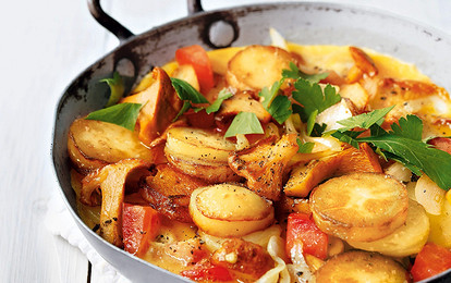 Жаркое из картофеля с грибами и беконом