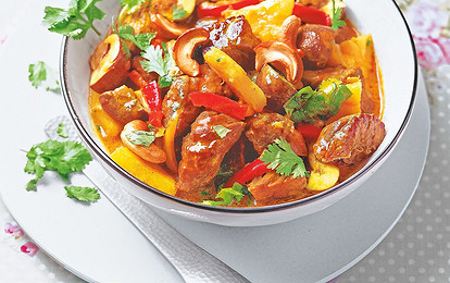 Ужин, чтобы согреться: рецепт карри с говядиной, перцем, и шампиньонами 