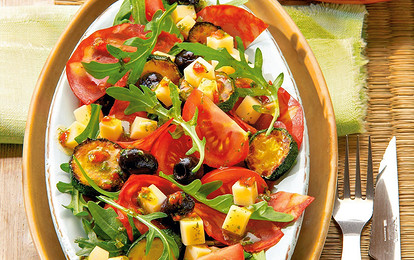 Теплый салат с цукини и сыром