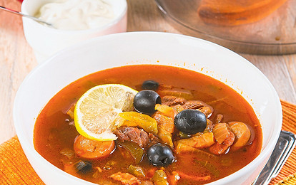 Сборная солянка на говяжьем бульоне 