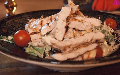 Как приготовить салат цезарь: классический рецепт (видео)