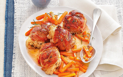 Куриные бедрышки в беконе