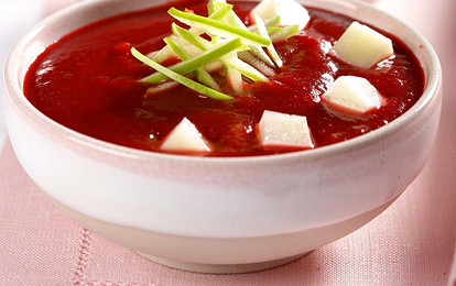 На новый лад: рецепт борща с сыром