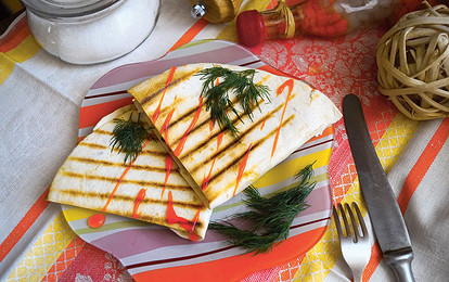 Вместо скучного омлета: рецепт кесадильи с ветчиной 