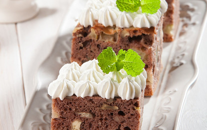 Шоколадный пирог с яблоками