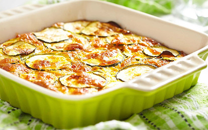 По-летнему: запеканка из цукини и красного лука