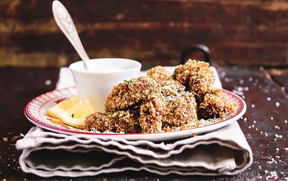 Куриные гужоны в сырно-ореховой корочке