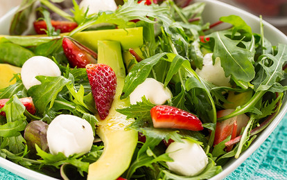 Салат с клубникой