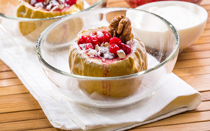 Яблоки, запеченные с брусникой