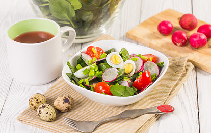 Салат «Витаминный» с перепелиными яйцами