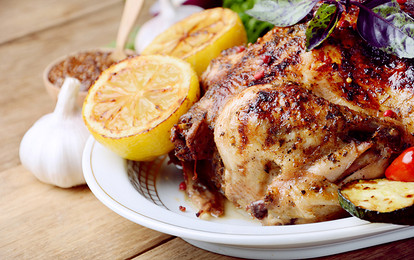 Запеченная курица с лимоном и травами