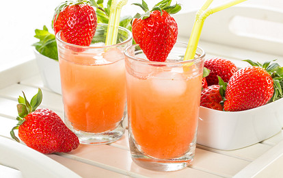 Клубничный коктейль с мятой