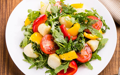 Сытный салат с рукколой