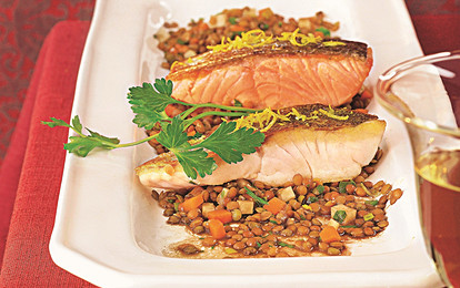 Чечевица с рыбой и овощами