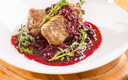 Отбивные под смородиновым соусом