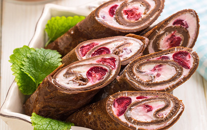 Шоколадные блинчики с творожным сыром