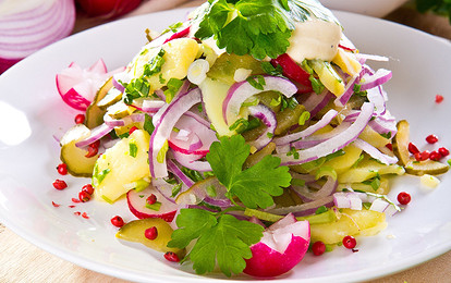 Салат из редиса с маринованными огурцами