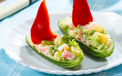 Салат в «лодочках» из огурцов