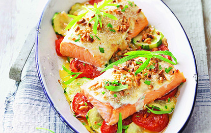 Продолжаем худеть: рецепт рыбы в кокосовом молоке с овощами