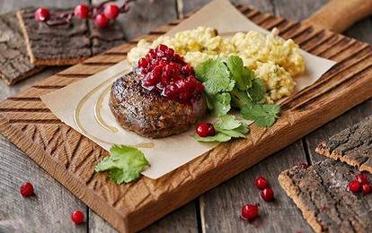 Рецепт от шефа: котлета из лося с булгуром и грибами