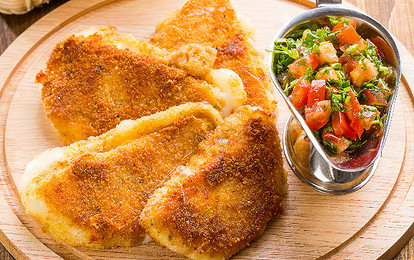 Жареный сулугуни с помидорами