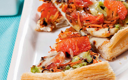 Пицца с курицей и грейпфрутом