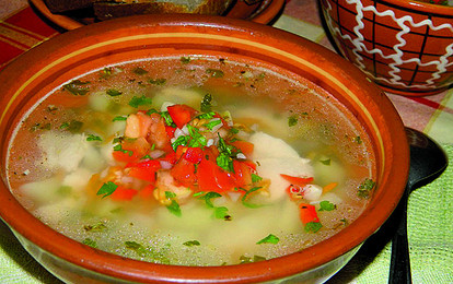 Куриный суп с соусом сальса