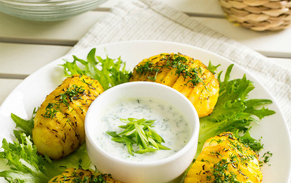 Печеный картофель с йогуртовым соусом