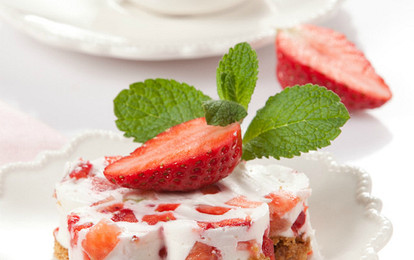 Десерт с йогуртом и ягодами