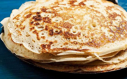 Масленица: печем дрожжевые блины