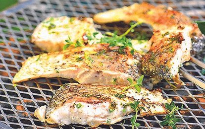 Как приготовить рыбу на мангале, решетке и гриле: 8 лучших рецептов вкусных блюд