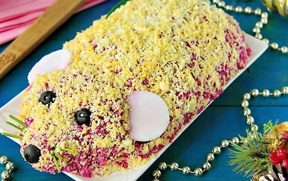 Самые странные и необычные салаты, которые россияне готовили на Новый год