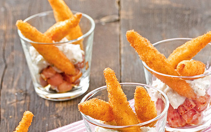 Картофельные палочки с соусом