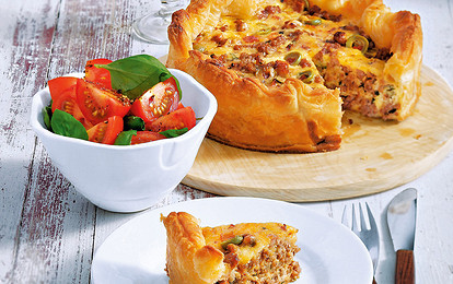 Закусочный пирог с рубленым мясом (фото)