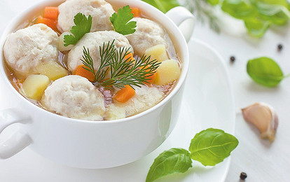 Детское меню: Овощной суп с рыбными фрикадельками