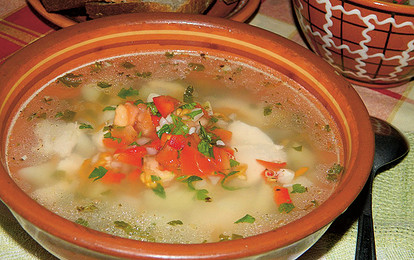 Куриный суп с соусом сальса в мультиварке
