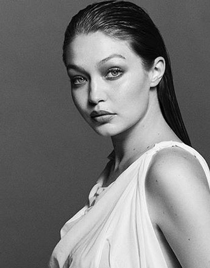 Беременная Джиджи Хадид впервые показала округлившийся живот в новой фотосессии