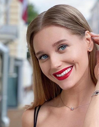 Кристина Асмус примерила темное каре (видео)