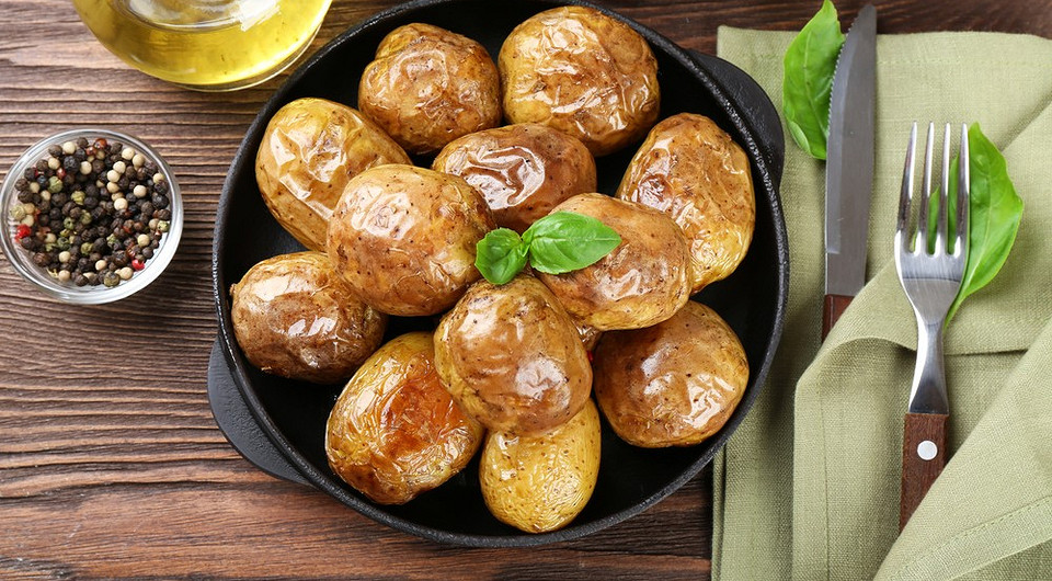 8 простых рецептов картошки, запеченной целиком
