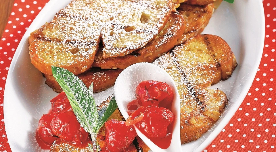 Сладкие гренки с малиной