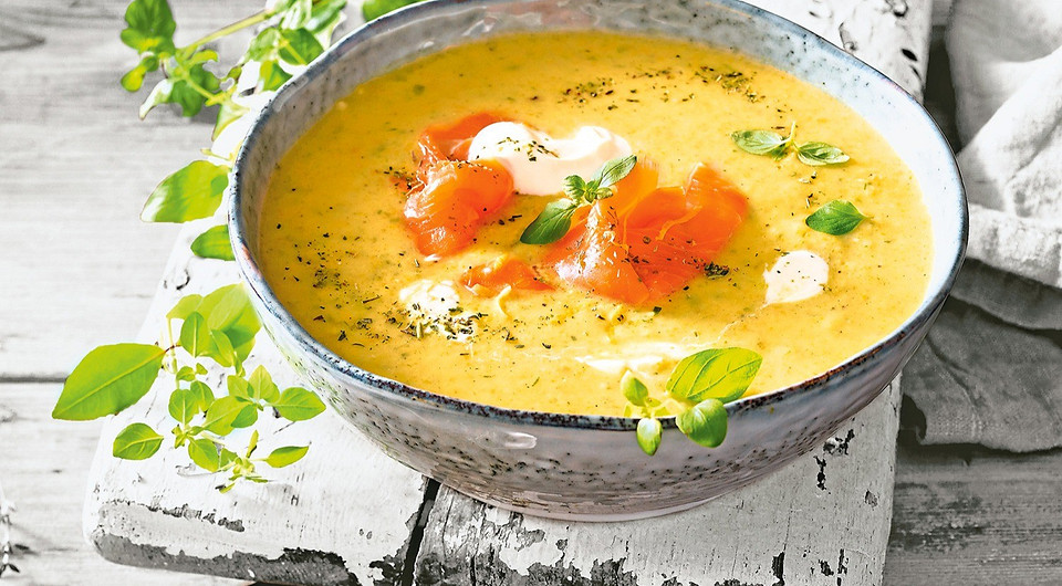Полезный обед: рецепт крем-супа с сельдереем и лососем
