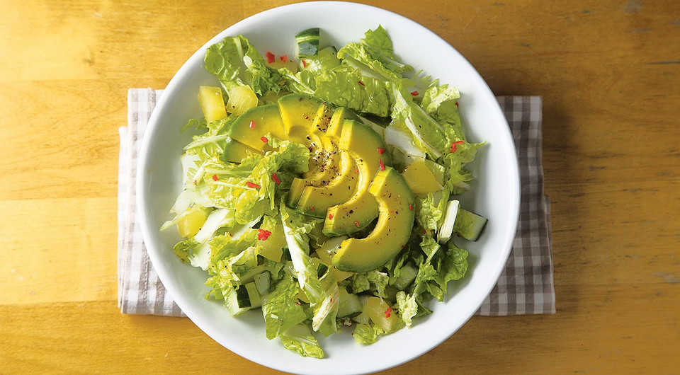 Простой ЗОЖ: рецепт салата с авокадо