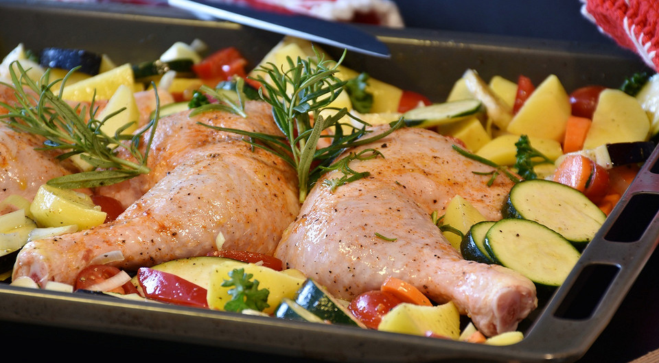 Как запечь курицу с картошкой: советы и рецепты