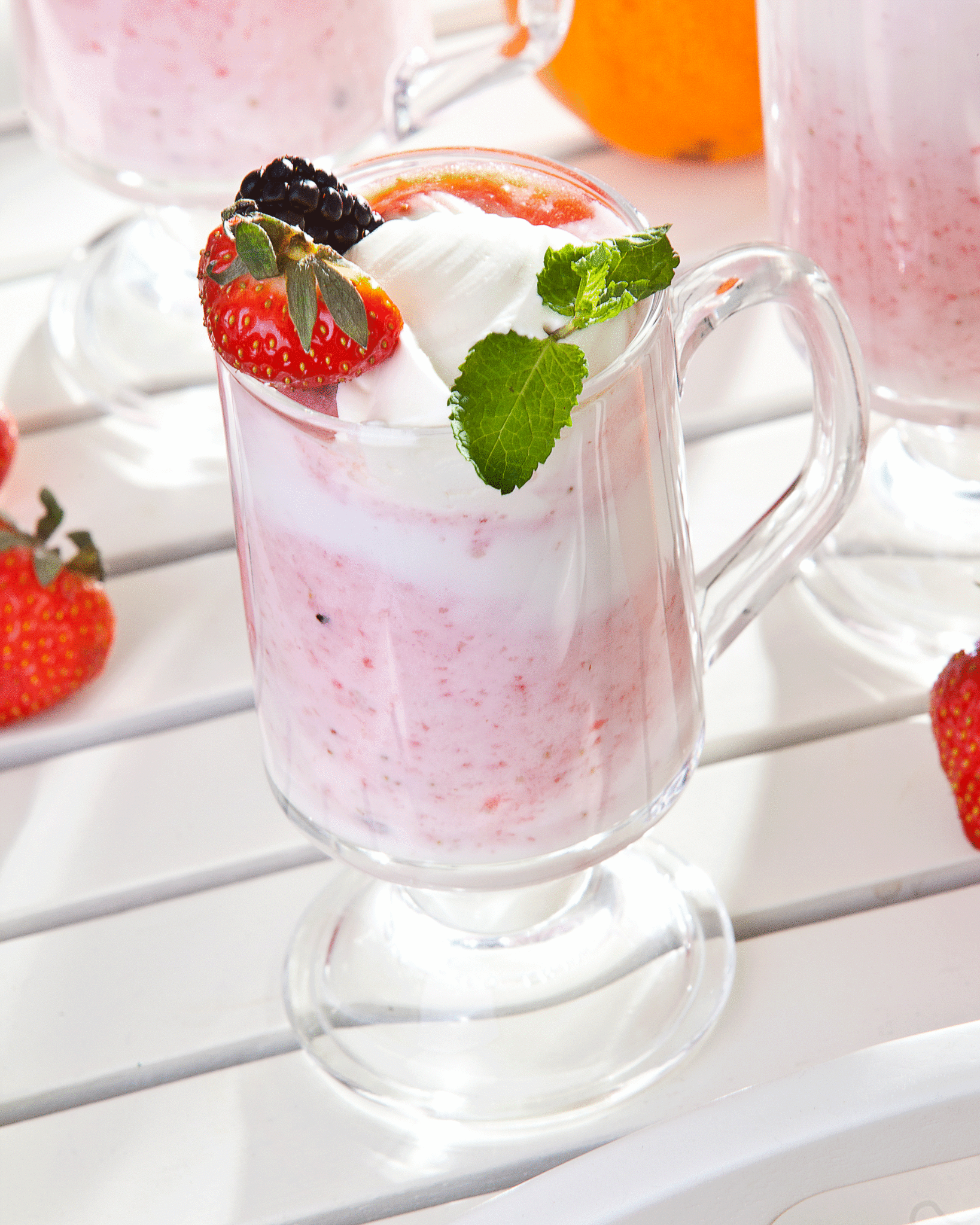 Ягодный коктейль с кефиром