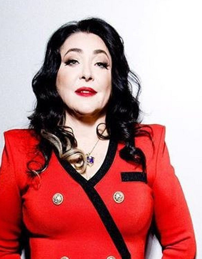 Лолита обматерила канал, который закрыл ее лицо смайликом в клипе Лободы