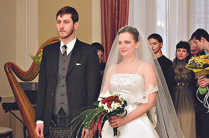 «А жених-то в юбке!»: моя необычная свадьба