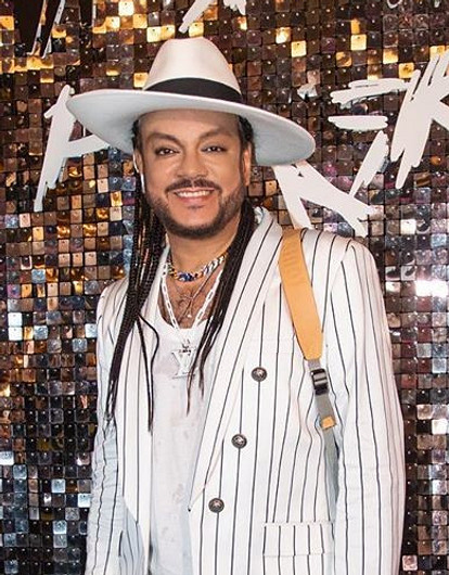 «Горжусь моими героями»: Филипп Киркоров показал успехи детей на вейксерфе (видео)