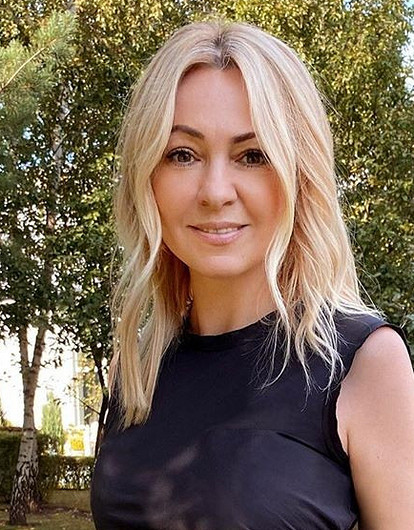 «Назвали бабушкой»: Яна Рудковская угрожает расправой хейтеру