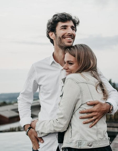 «Еще через полгода я бы сошла с ума»: история читательницы, которая вышла замуж за иностранца-абьюзера через сайт знакомств