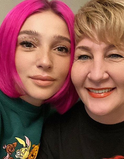 «В поисках новых хобби»: Настя Ивлеева рассказала, почему еще не купила маме квартиру в Москве